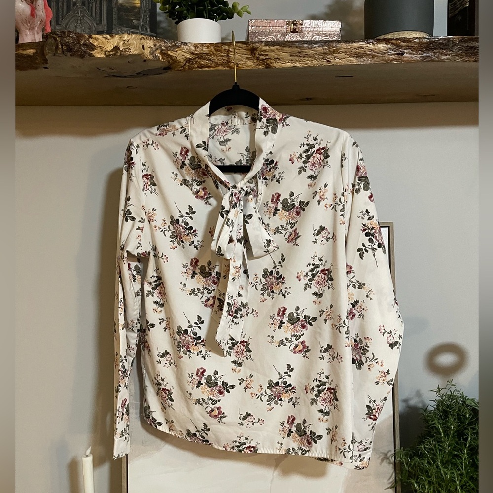 Floral Print Blouse with Bow Tie